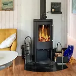 Cozy For Four Guests * Hals