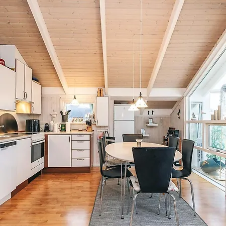 Cozy For Four Guests * Hals